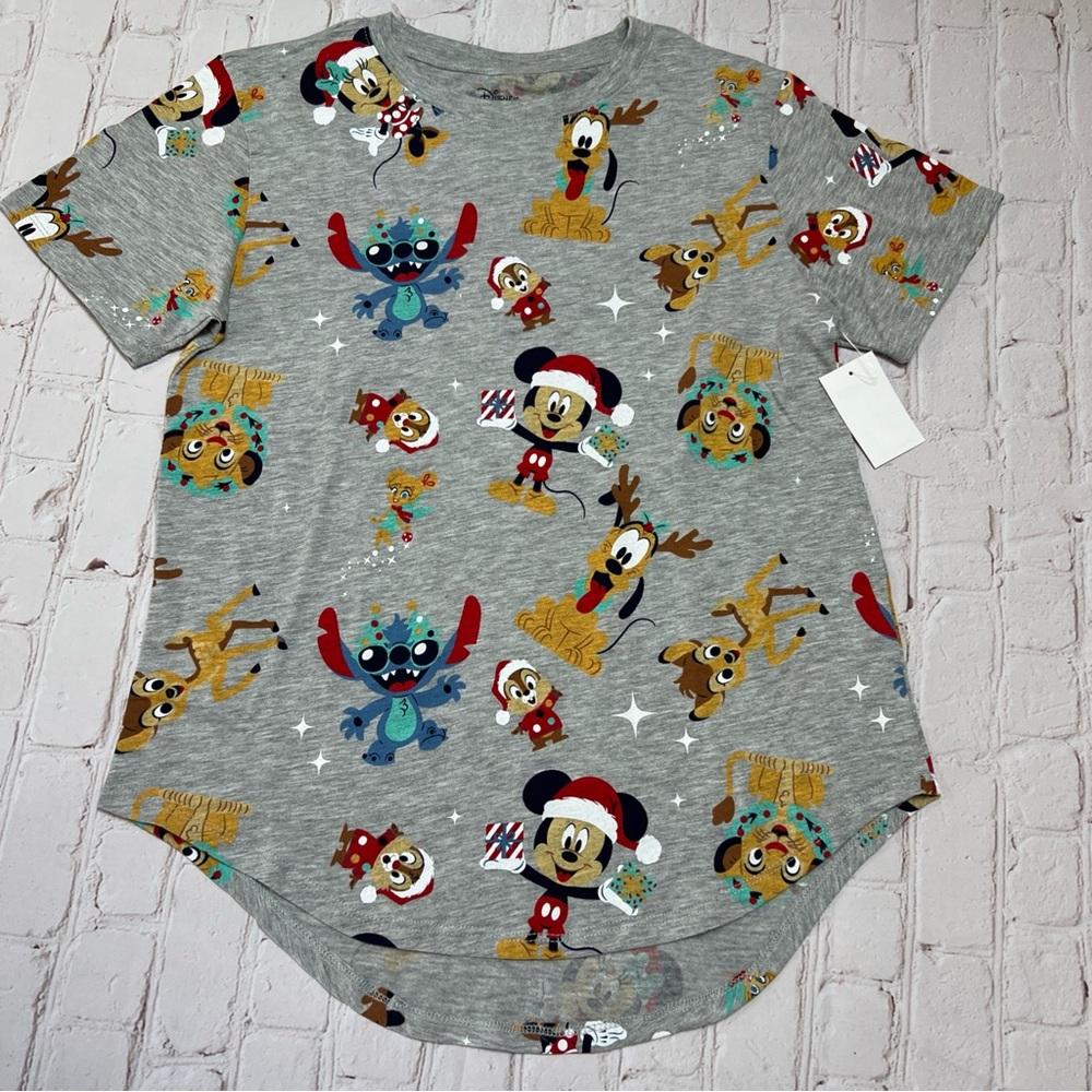 Disney Christmas Holiday Mickey & Friends t-shirt